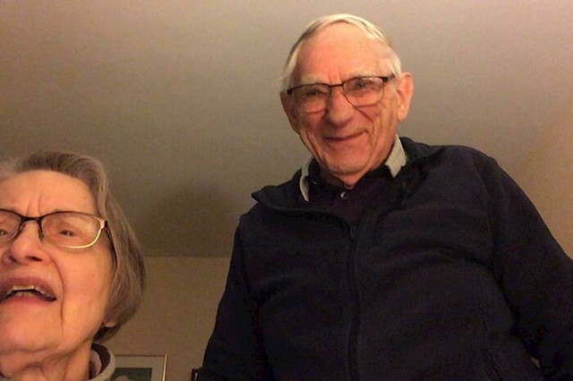 Žena mjesecima nije vidjela baku i djeda, ovo je izraz njihovih lica kad su konačno uspjeli upaliti aplikaciju za video chat