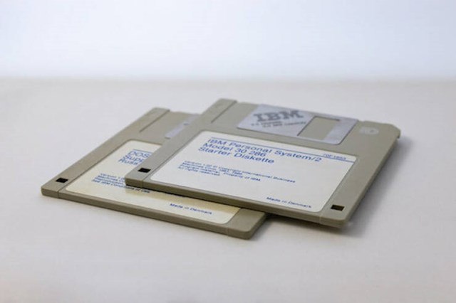 Disketa s 200 MB prostora za pohranu 2002.