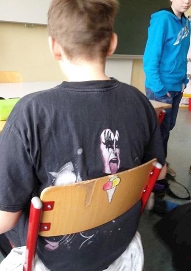 Liže sladoled