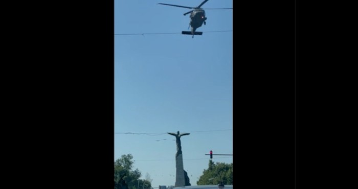 Širi se dramatični video iz Rumunjske: američki vojni helikopter prisilno sletio usred Bukurešta