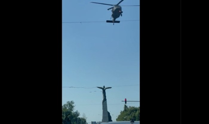 Širi se dramatični video iz Rumunjske: američki vojni helikopter prisilno sletio usred Bukurešta