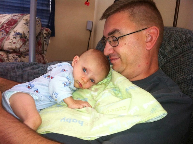 Moja zaručnica je bila u 4. mjesecu trudnoće kada smo se upoznali. Njegov pravi tata nije pokušao upoznati sina, ali u redu je, ja sam spreman za biti tata."