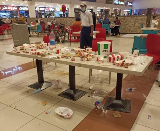 Obitelj je ovako ostavila svoj stol u KFC-u