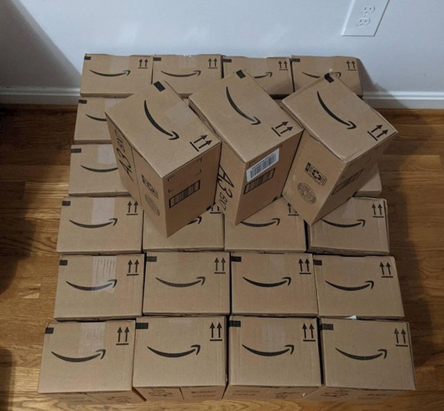 Naručio sam 27 istih knjiga s Amazona i dobio sam 27 kutija s jednom knjigom