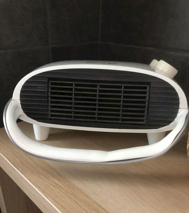 Prijenosni grijač koji rastopi svoju dršku kad se upali
