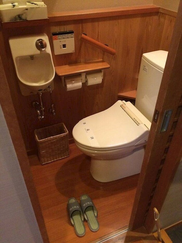 Kad dođete u nečiju kuću, može se dogoditi da vas čekaju posebne papuče kad idete na WC