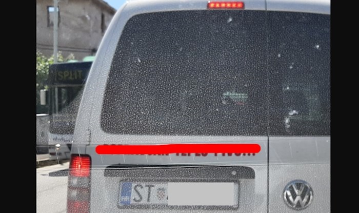 Majstor iz Splita na autu je oglasio što sve popravlja, ljudi umiru od smijeha