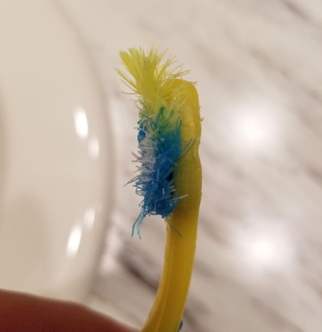 Pitala sam sina treba li mu nova četkica za zube, kaže da ne treba
