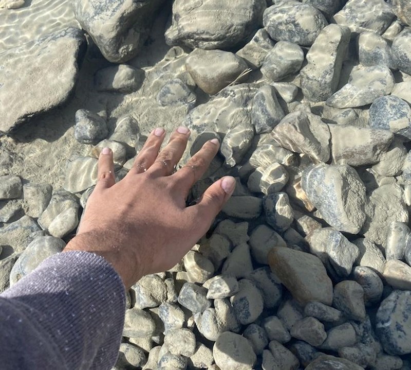 Toliko prozirna izvorska voda da je jedva vidim