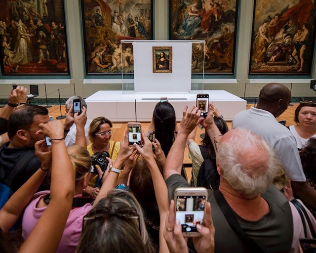 Mona Lisa u Louvreu u Parizu.