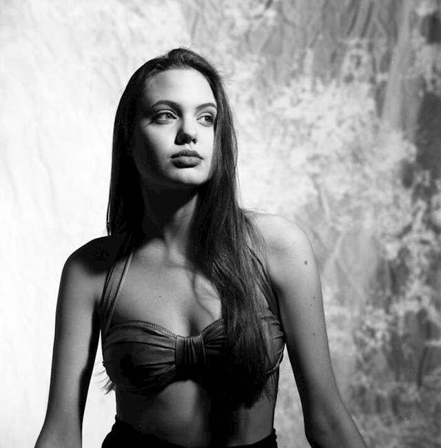 Angelina Jolie snimljena sa 16 godina