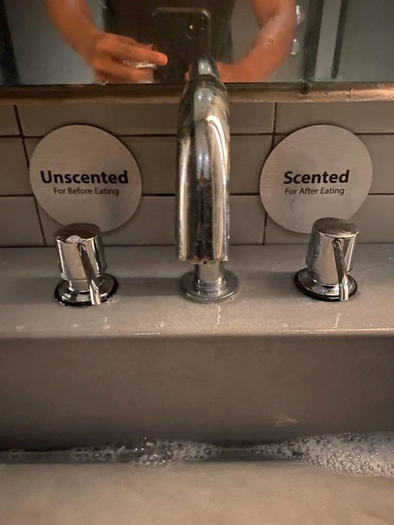 U ovom restoranu postoji sapun za prije jela (nemirisni) i sapun za poslije jela (mirisni)