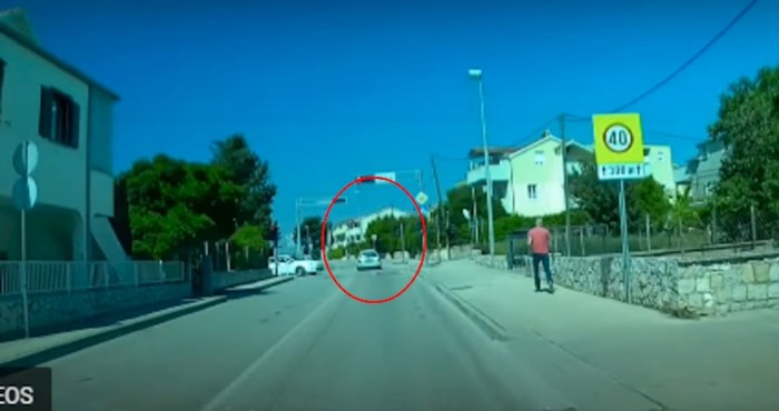 Pogledajte nevjerojatnu snimku iz Hrvatske: Tip prolazi kroz crveno ravno ispred policije