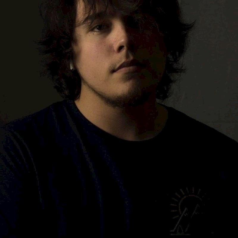 Išao sam testirati postavke na kameri i slučajno dobio ovu tamnu fotku koja izgleda kao naslikana