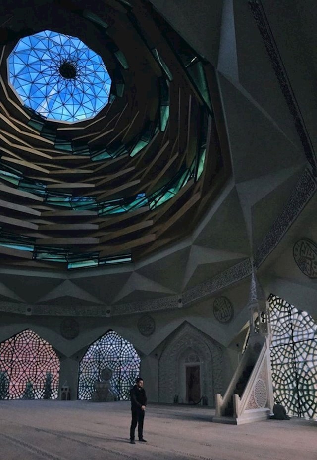 Ovo je vjerojatno jedna od najneobičnijih džamija u gradu. A u Istanbulu ih ima oko 3.000.