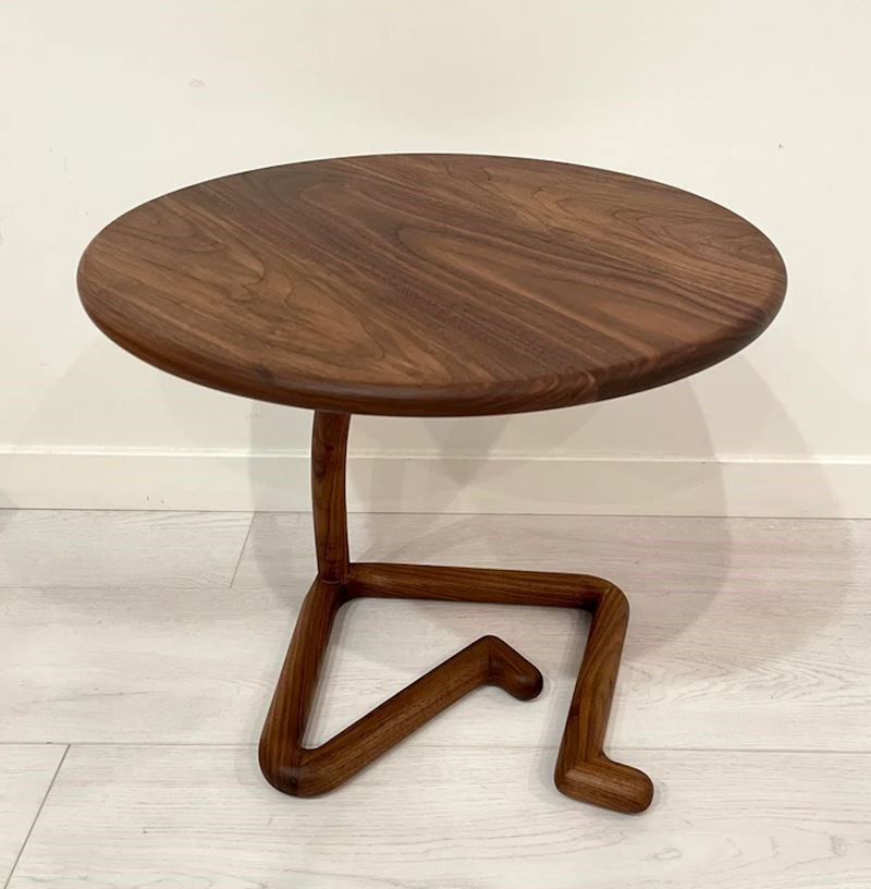 Stolić koji izgleda kao čovjek koji sjedi