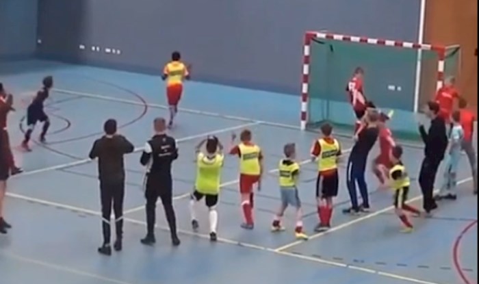 Zabio je kazneni udarac, ali svi su skočili u nevjerici zbog onog što se dogodilo nakon toga