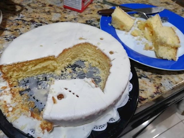 Ovako moj muž reže tortu