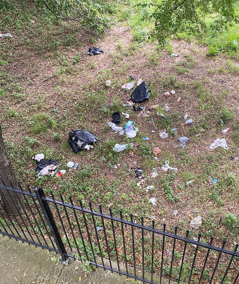 Susjedi svakog dana bacaju smeće kroz prozor