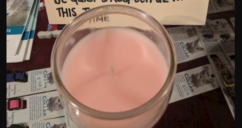 Ova svijeća kada je upaljena ima tako tužnu, a opet lijepu svrhu