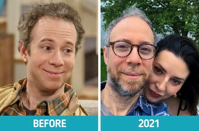 Kevin Sussman (Stuart Bloom)