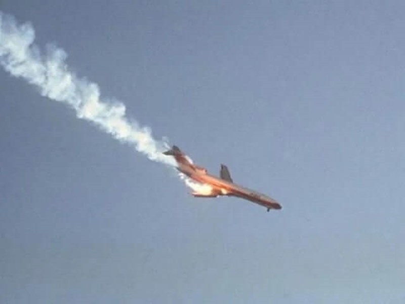 Let 182 strmoglavo pada na tlo