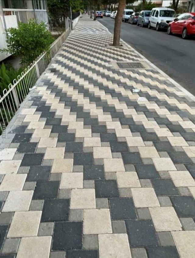 I kad nisi pijan, pijan si na ovom pločniku