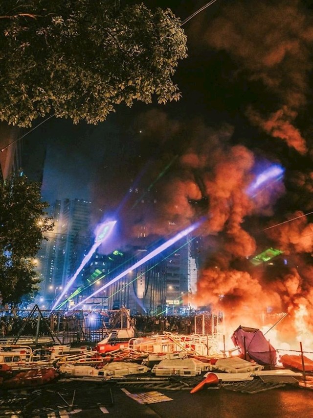 Scena s prosvjeda u Hong Kongu izgleda kao Sci-fi film
