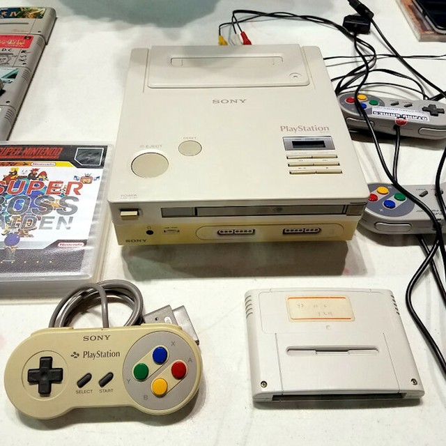 Nintendo je ušao u partnerstvo sa Sonyjem te su odlučili stvoriti konzolu s CD-om