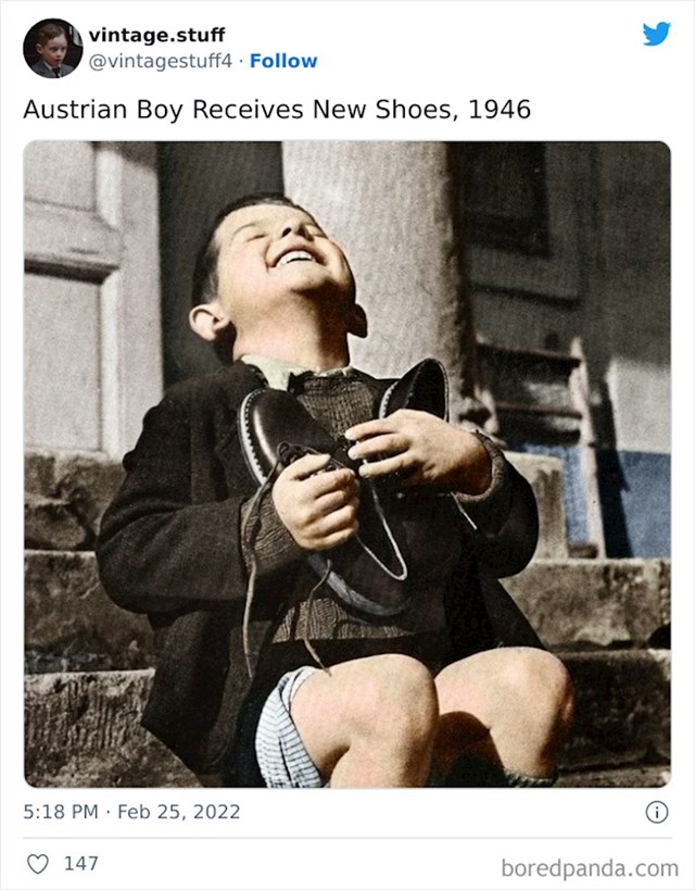 1946. radost austrijskog dječaka koji je upravo dobio nove cipele