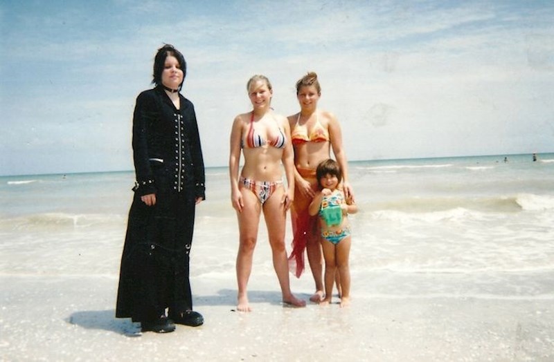 Pravi goth je goth i na plaži!