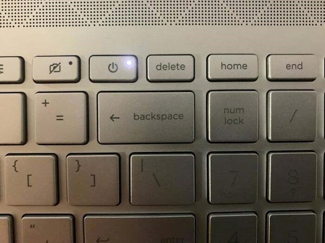 Tipka za gašenje laptopa je tik do tipke koja se najčešće koristi. Što može poći po krivu?
