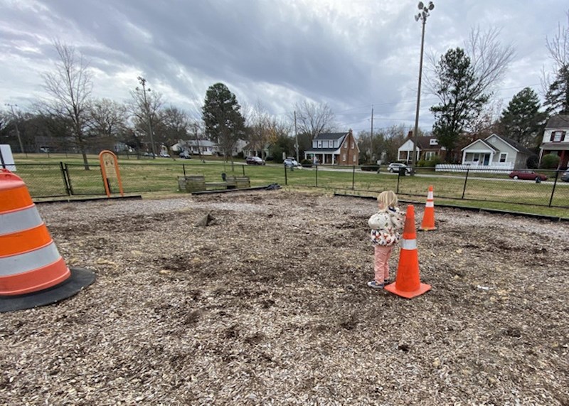 Kćer i ja smo otišle u park da bi vidjele da su kompletan park negdje odnijeli