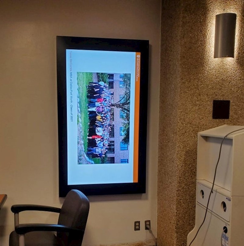 Netko je ovako montirao TV????!!!