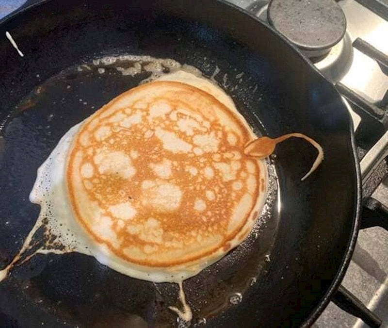 Palačinka izgleda kao da rađa