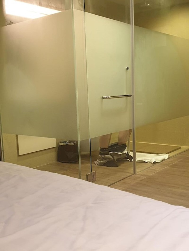 Pogled na WC iz kreveta sobe