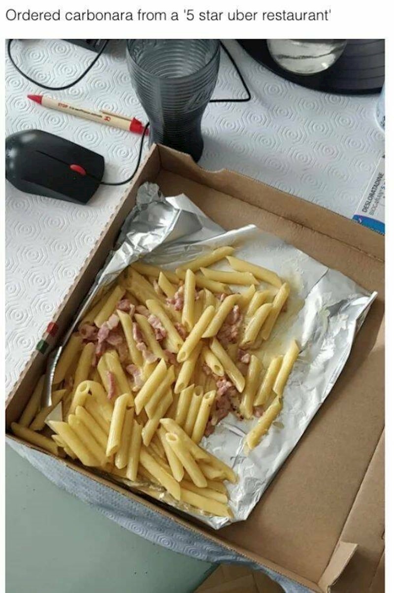 Naručila je carbonaru