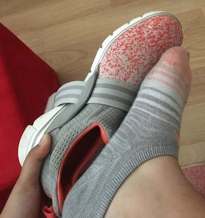 "Dobila sam tenisice koje mi savršeno idu uz čarape!"