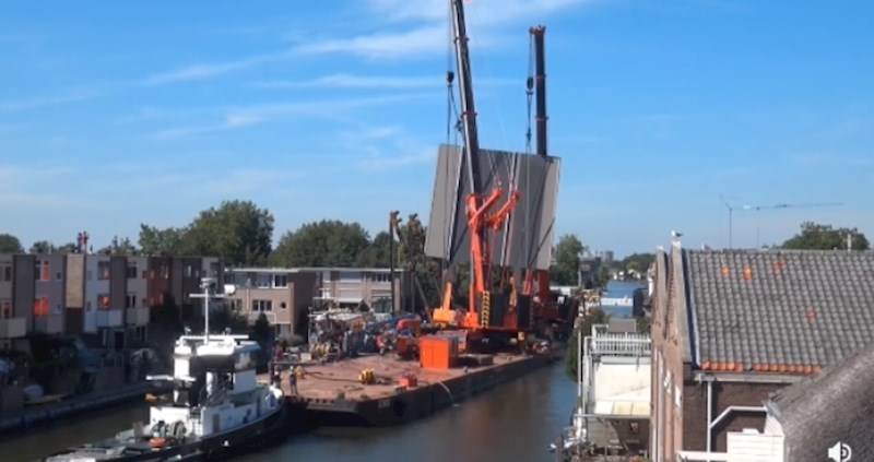 VIDEO Dvije dizalice pokušale su prenijeti ogroman teret, nije dobro završilo