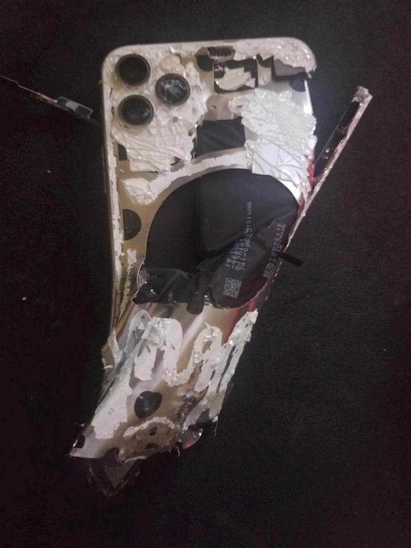 Mobitel joj je ostao na krovu auta