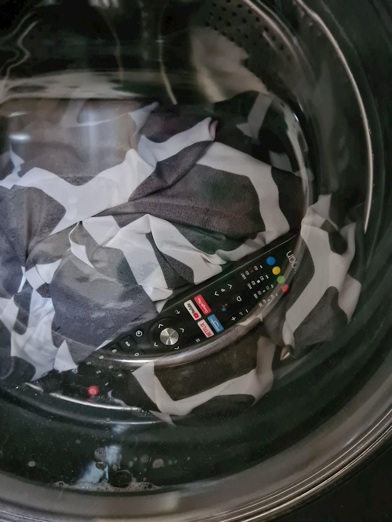 Cijelo popodne traži daljinski