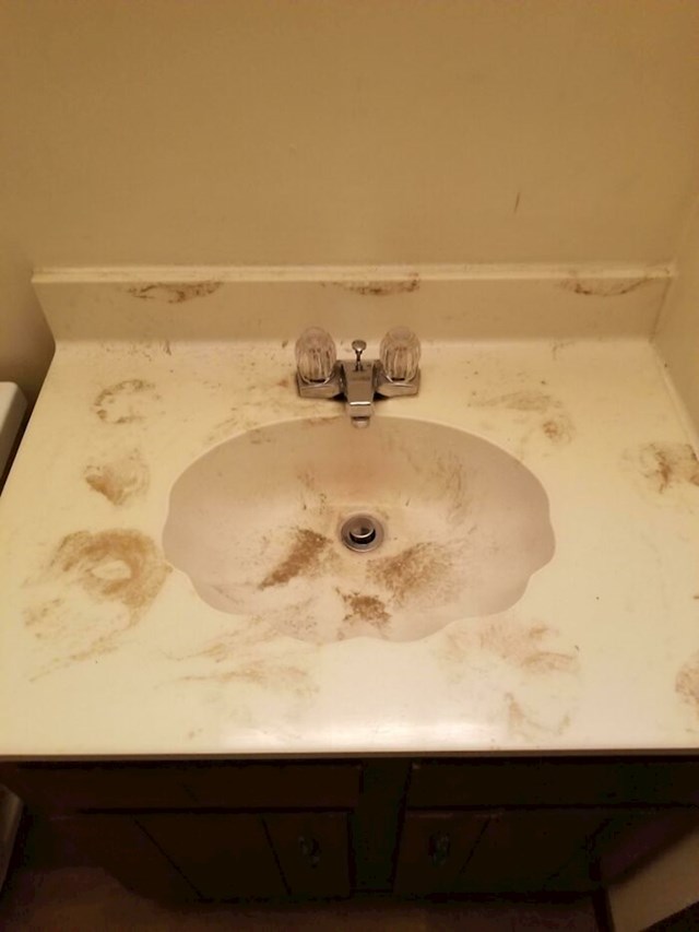 I ovaj umivaonik je potpuno čist