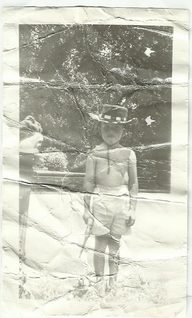 "Moja mama je imala tatinu staru fotku koju je htjela skenirati. Zaboravila ju je džepu te je oprala u perilici. Sad fotka izgleda puno starije nego što zapravo je."