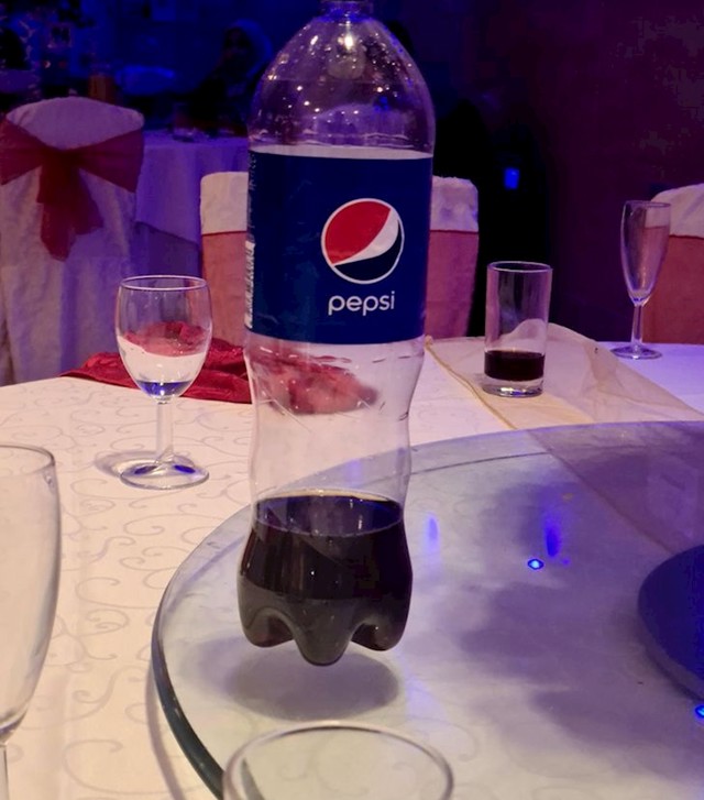 Lebdeća Pepsi?