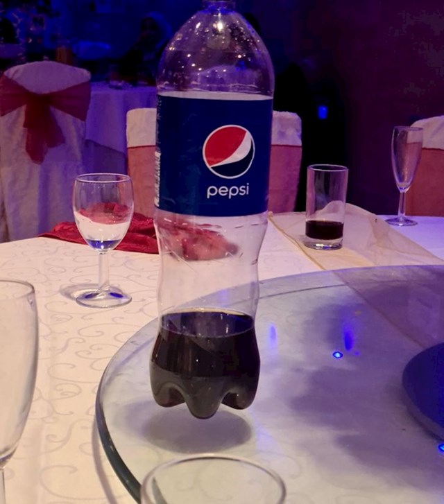 Lebdeća Pepsi?