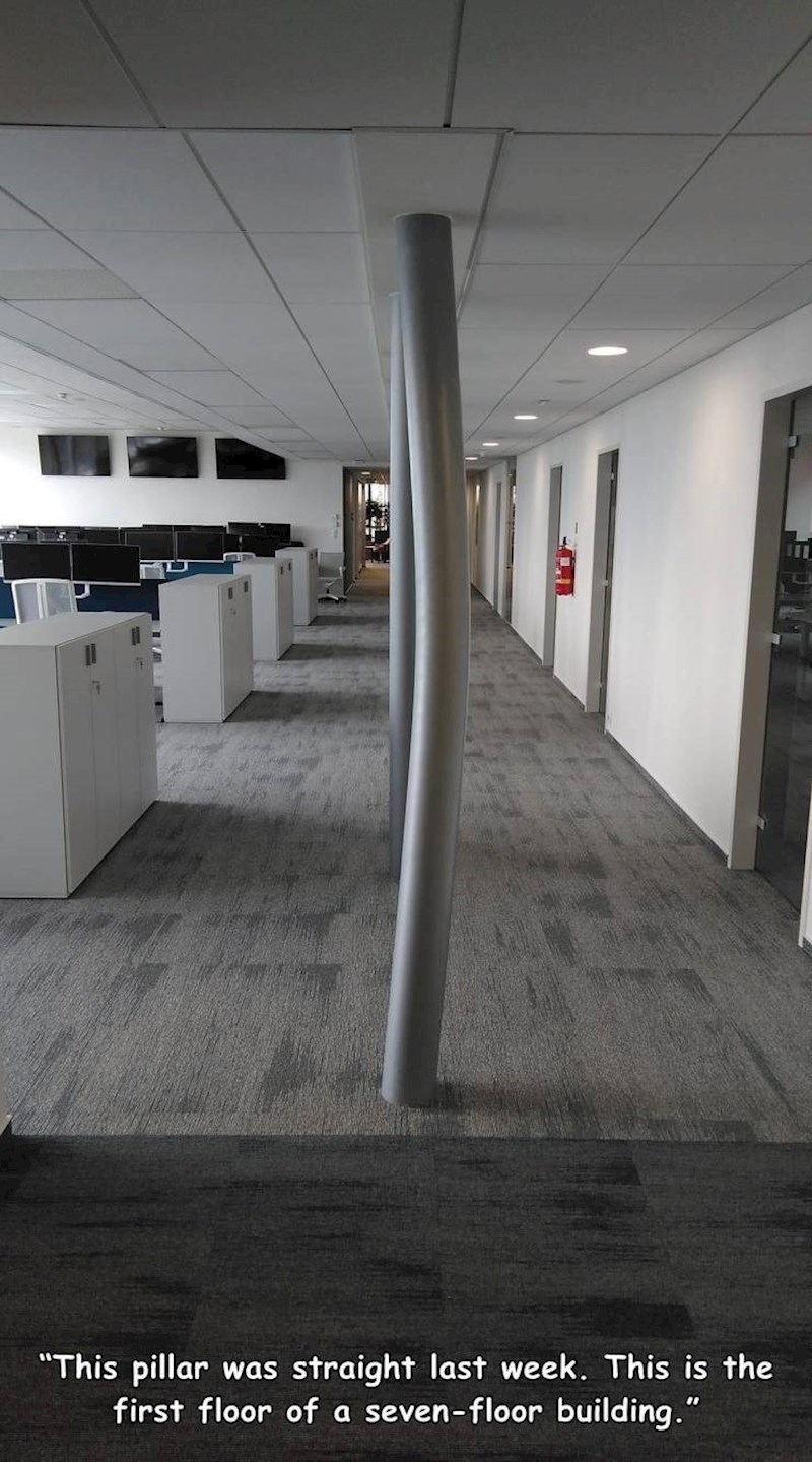 Ovaj stup je jučer bio ravan, ovo je prvi kat zgrade od sedam katova