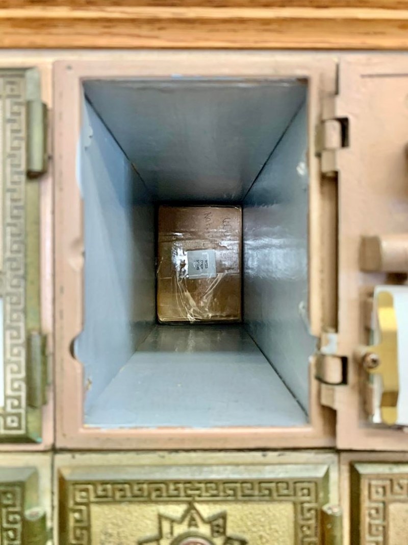 "Paket mi je savršeno stao u poštanski pretinac."  Hm, da, ali kako ćeš ga izvaditi?