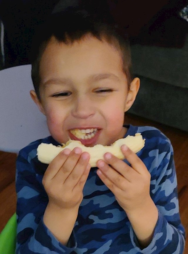 Ovako moj sin jede bananu