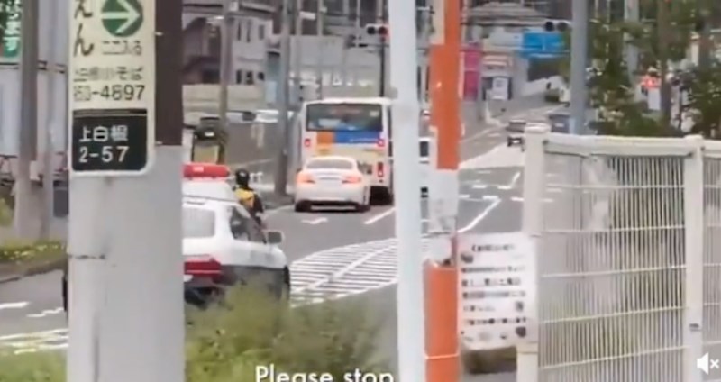 Najelegantniji bijeg u povijesti: Morate vidjeti kako je tip na skuteru pobjegao policiji