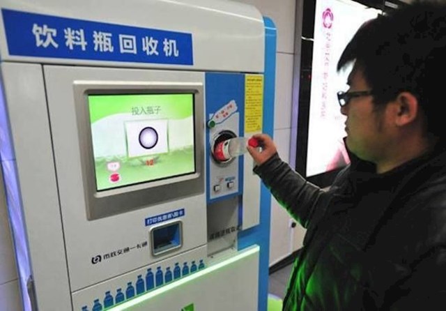 U Pekingu možete platiti kartu za vlak bocama